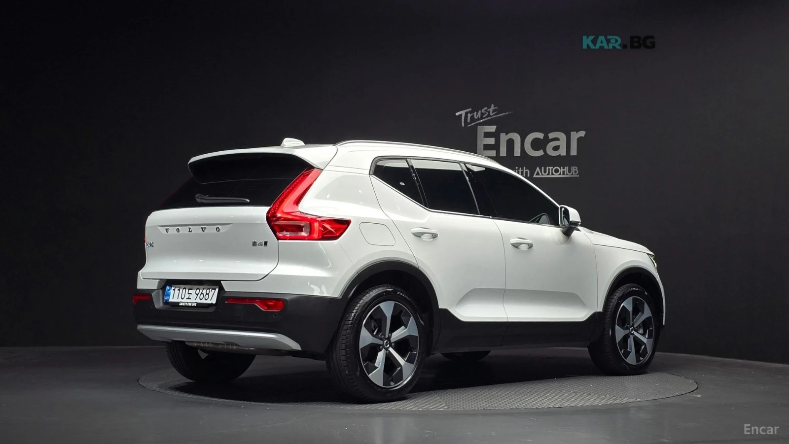 Volvo XC40 B4 Ultra Bright* КОЖА* НАВИ* ПАНО* 360, снимка 2 - Автомобили и джипове - 55264774