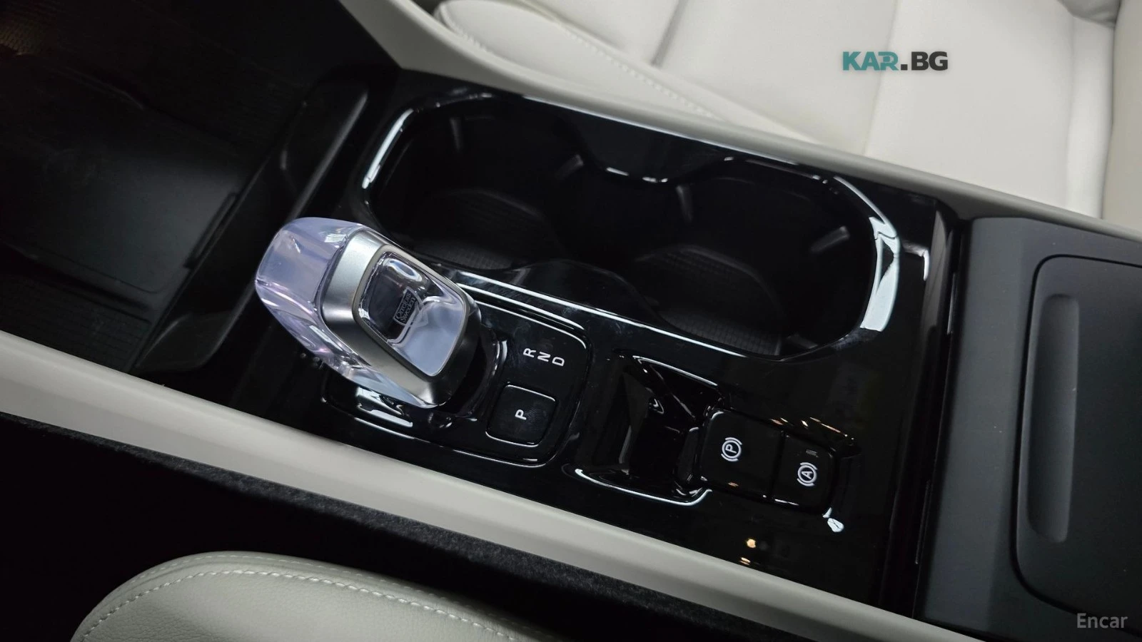 Volvo XC40 B4 Ultra Bright* КОЖА* НАВИ* ПАНО* 360, снимка 8 - Автомобили и джипове - 55264774
