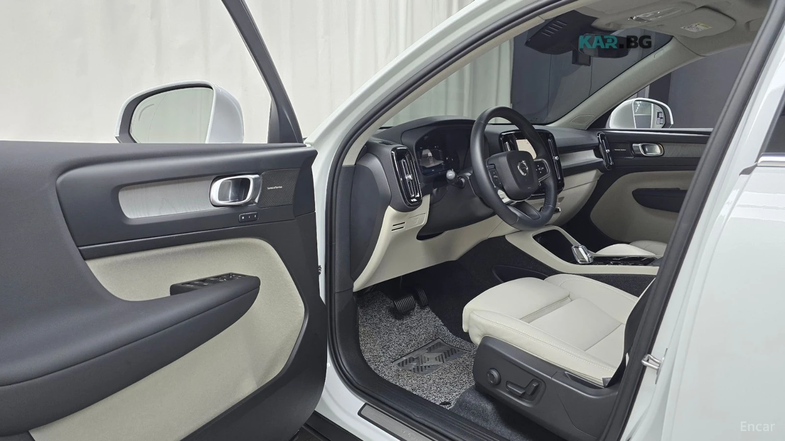 Volvo XC40 B4 Ultra Bright* КОЖА* НАВИ* ПАНО* 360, снимка 9 - Автомобили и джипове - 55264774