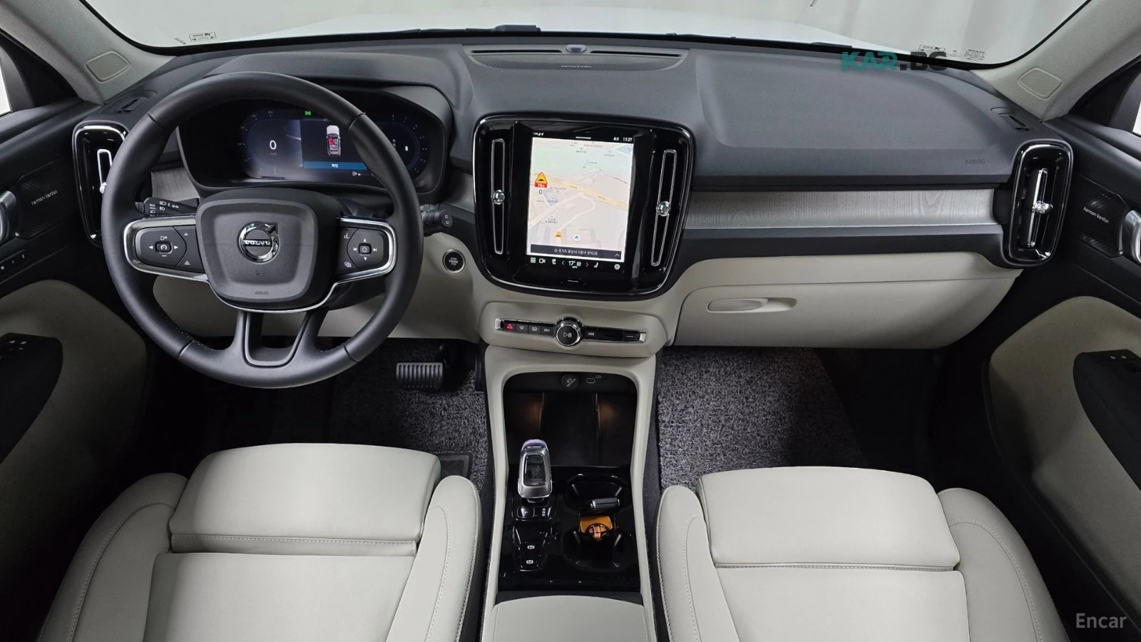 Volvo XC40 B4 Ultra Bright* КОЖА* НАВИ* ПАНО* 360, снимка 6 - Автомобили и джипове - 55264774