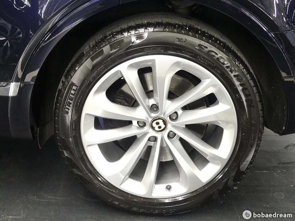 Bentley Bentayga V8* ЛЮК* ОБДУХВАНЕ* МАСАЖ* HUD* 360* КРАЙНА ЦЕНА, снимка 5 - Автомобили и джипове - 55336475