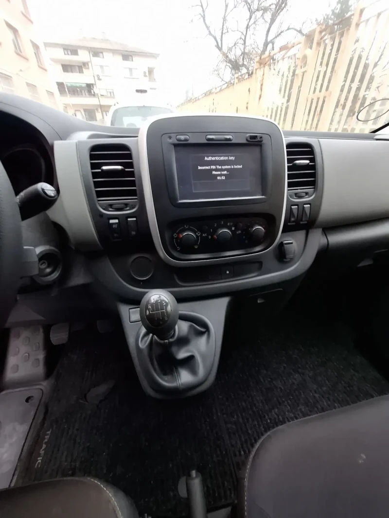 Renault Trafic 2.0dci, 120p.s., снимка 8 - Бусове и автобуси - 48444287