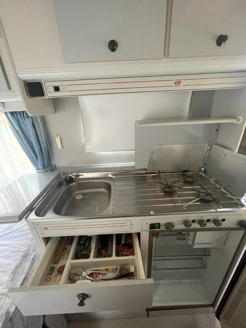 Каравана KIP 40 delux, снимка 7 - Каравани и кемпери - 52477078