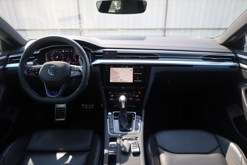 VW Arteon R SB 2.0TSI 4x4 Pano KeyGO H/K KAM ACC HuD #iCarbg, снимка 12 - Автомобили и джипове - 50983677
