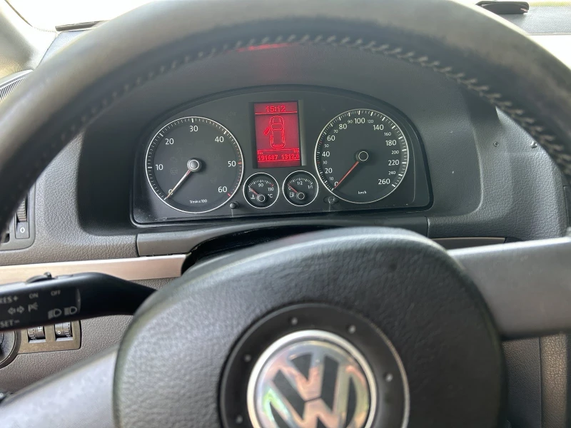 VW Touran 1.9TDI, снимка 4 - Автомобили и джипове - 52755333