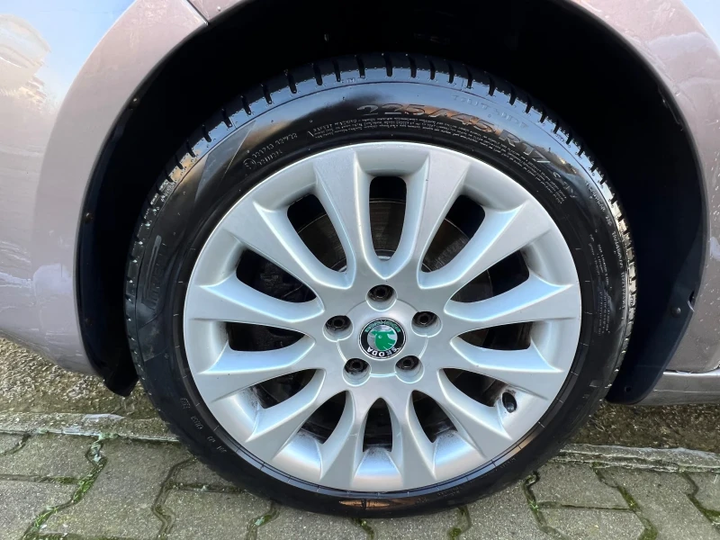 Skoda Superb 2.0 TDI CR, TUV, NAVI, XEN, снимка 13 - Автомобили и джипове - 52670970