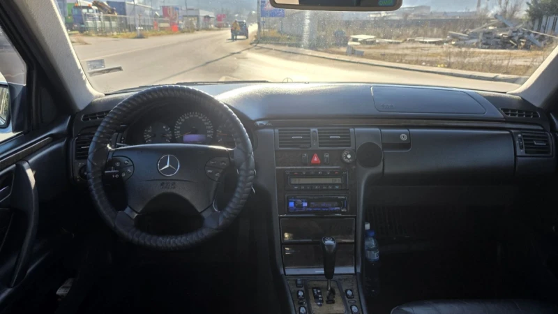 Mercedes-Benz E 320 320 CDI. AVANTGARDE, снимка 9 - Автомобили и джипове - 53112458