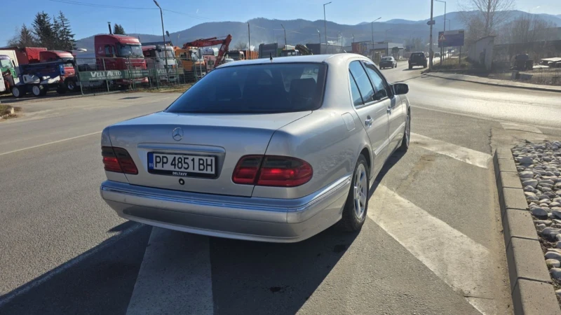 Mercedes-Benz E 320 320 CDI. AVANTGARDE, снимка 4 - Автомобили и джипове - 53112458