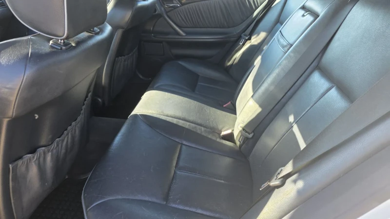 Mercedes-Benz E 320 320 CDI. AVANTGARDE, снимка 6 - Автомобили и джипове - 53112458