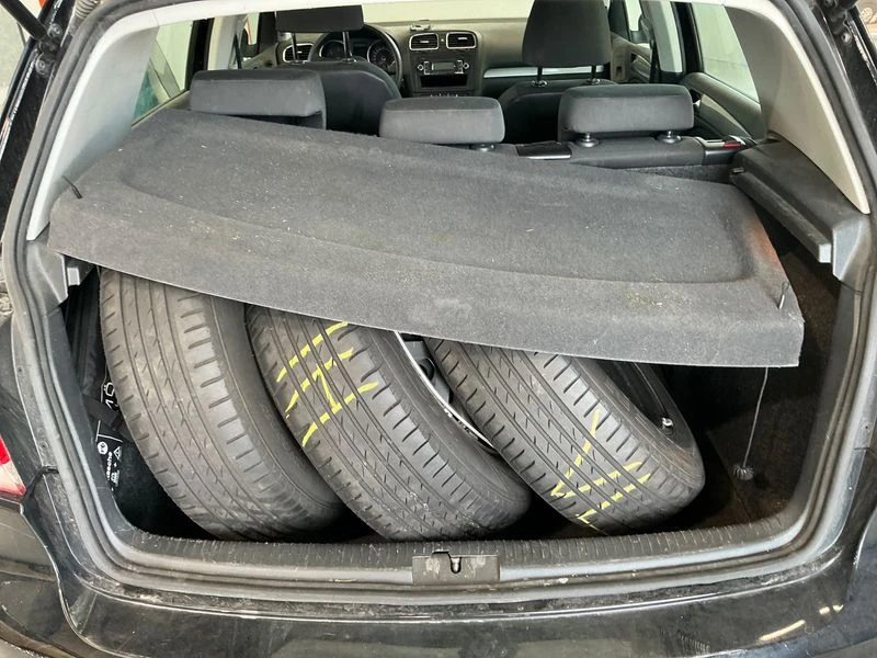 VW Golf VI 1.6 TDI Trendline, снимка 6 - Автомобили и джипове - 55467804