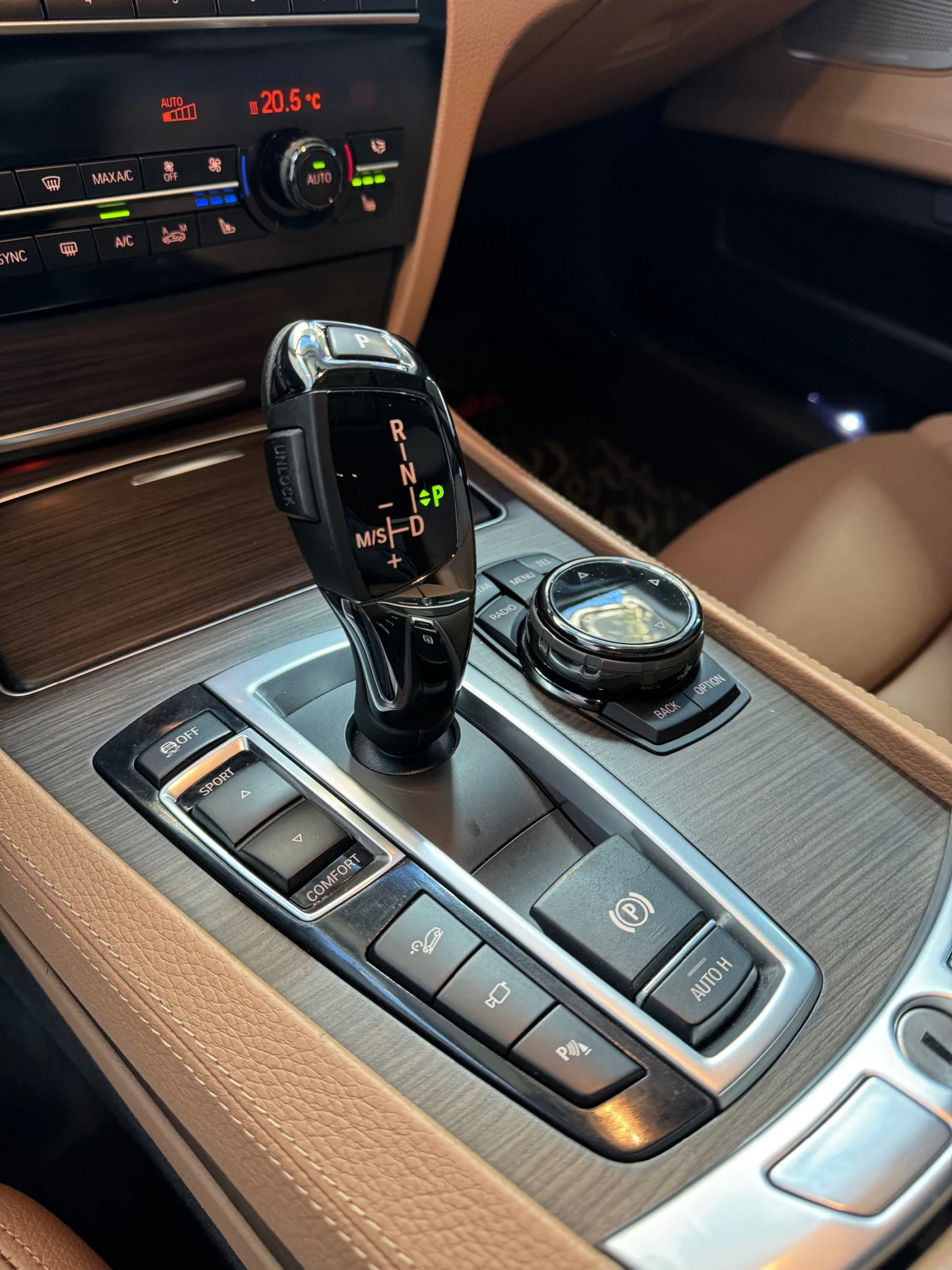 BMW 740 d xDrive * FULL Екстри * HEAD UP * BANG & OLUFSEN  - изображение 10