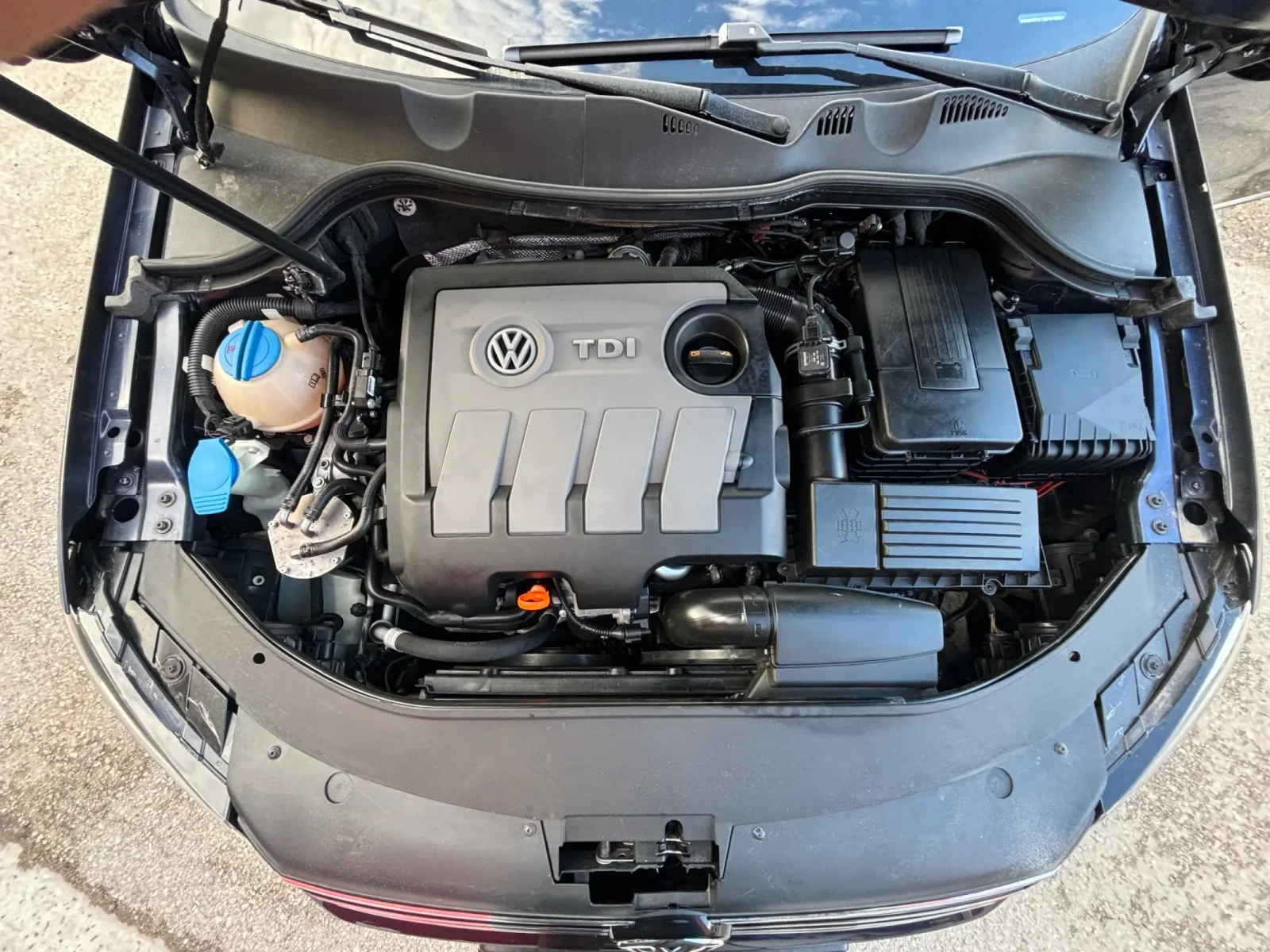 VW Passat 1.6 TDI КЛИМАТРОНИК/НОВ ВНОС/УНИКАТ - изображение 9