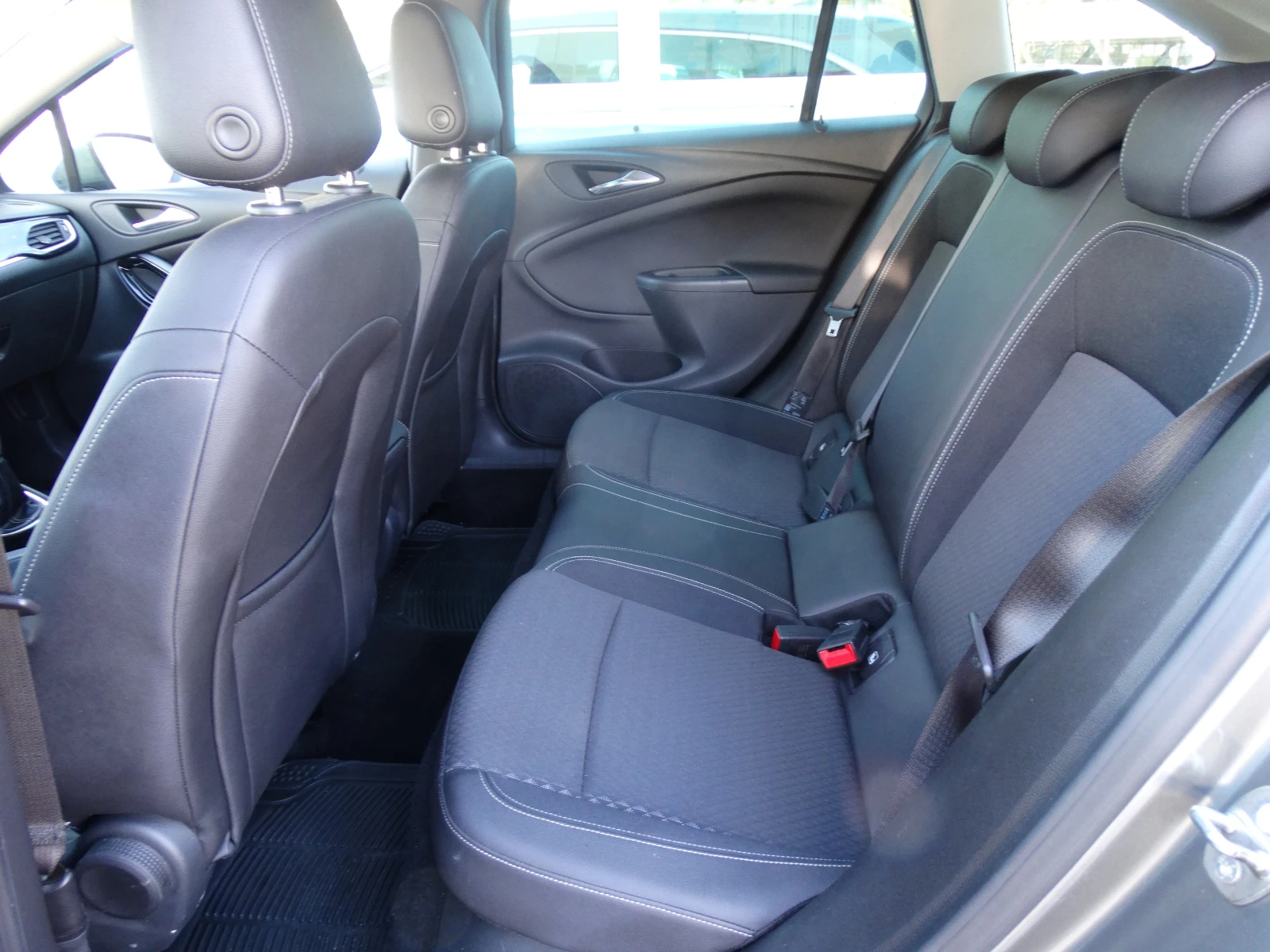 Opel Astra 1.6 CDTI Sports Tourer KeyGo LaneAssist - изображение 10