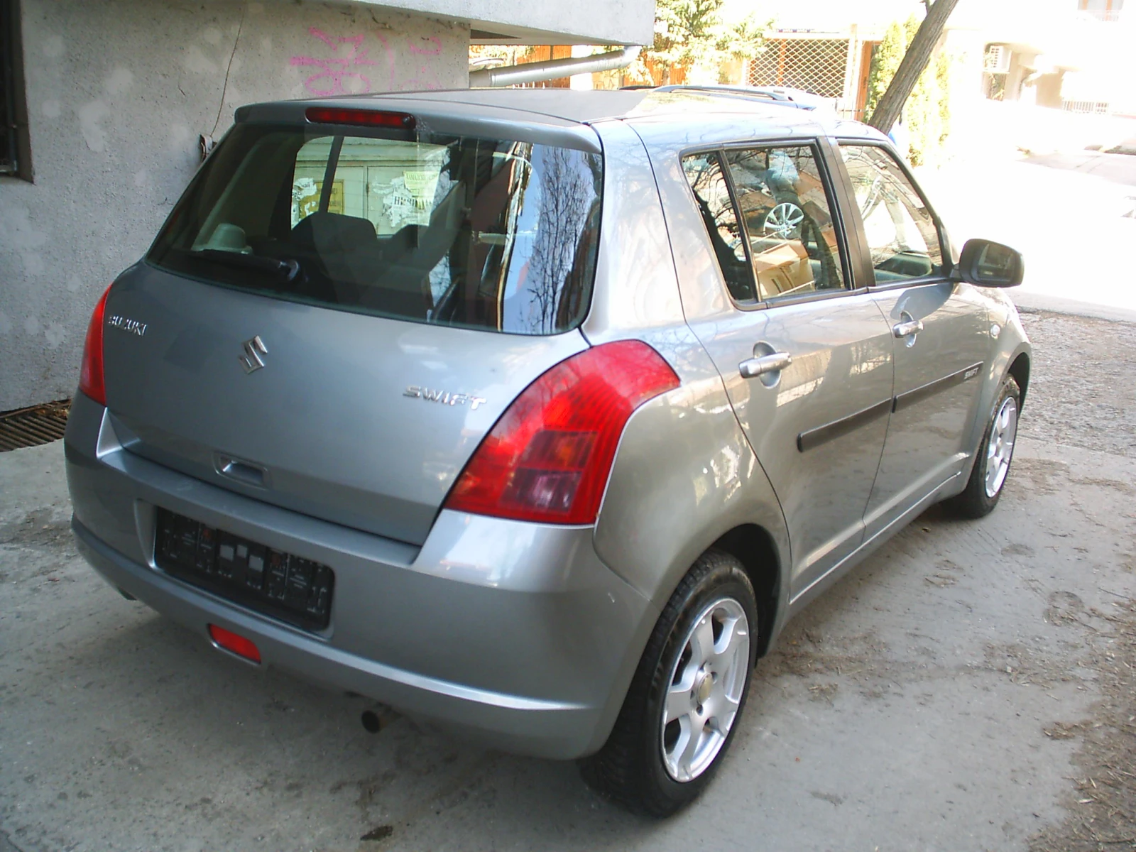 Suzuki Swift 1.3 16V 90k.c., снимка 5 - Автомобили и джипове - 53838132