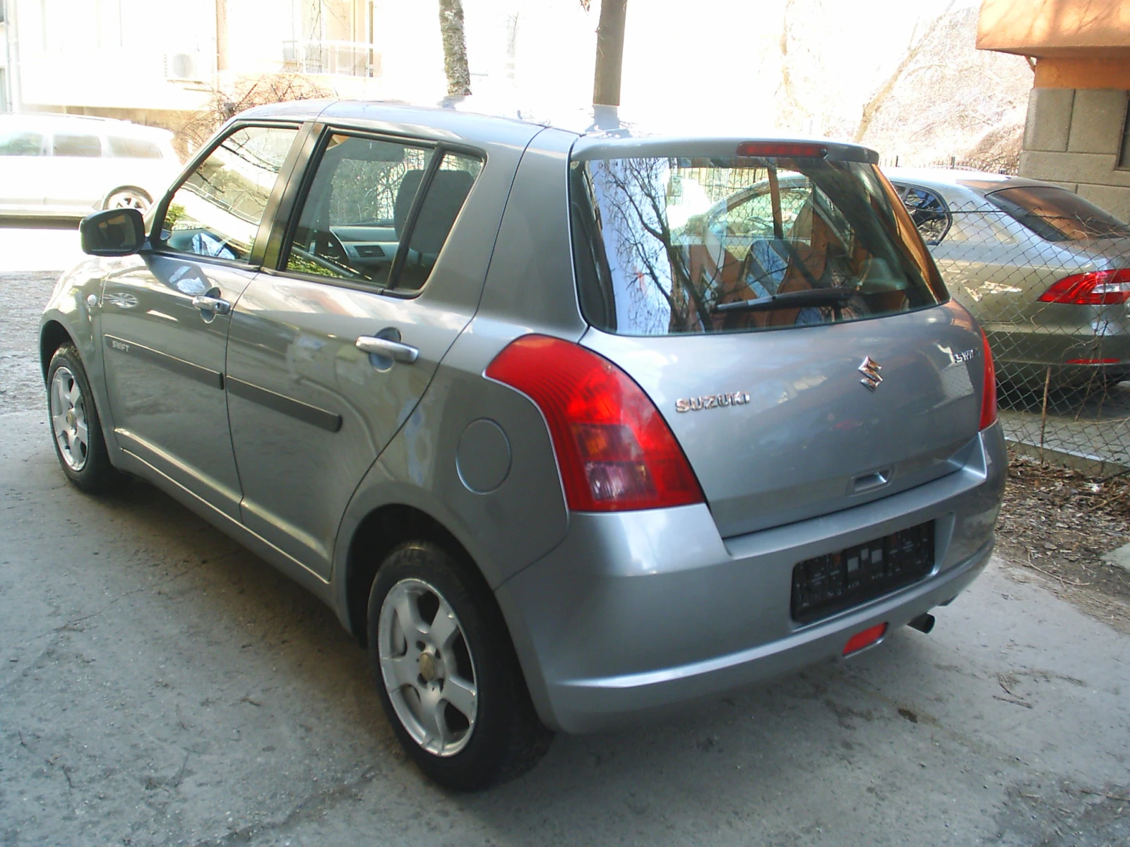 Suzuki Swift 1.3 16V 90k.c., снимка 3 - Автомобили и джипове - 53838132
