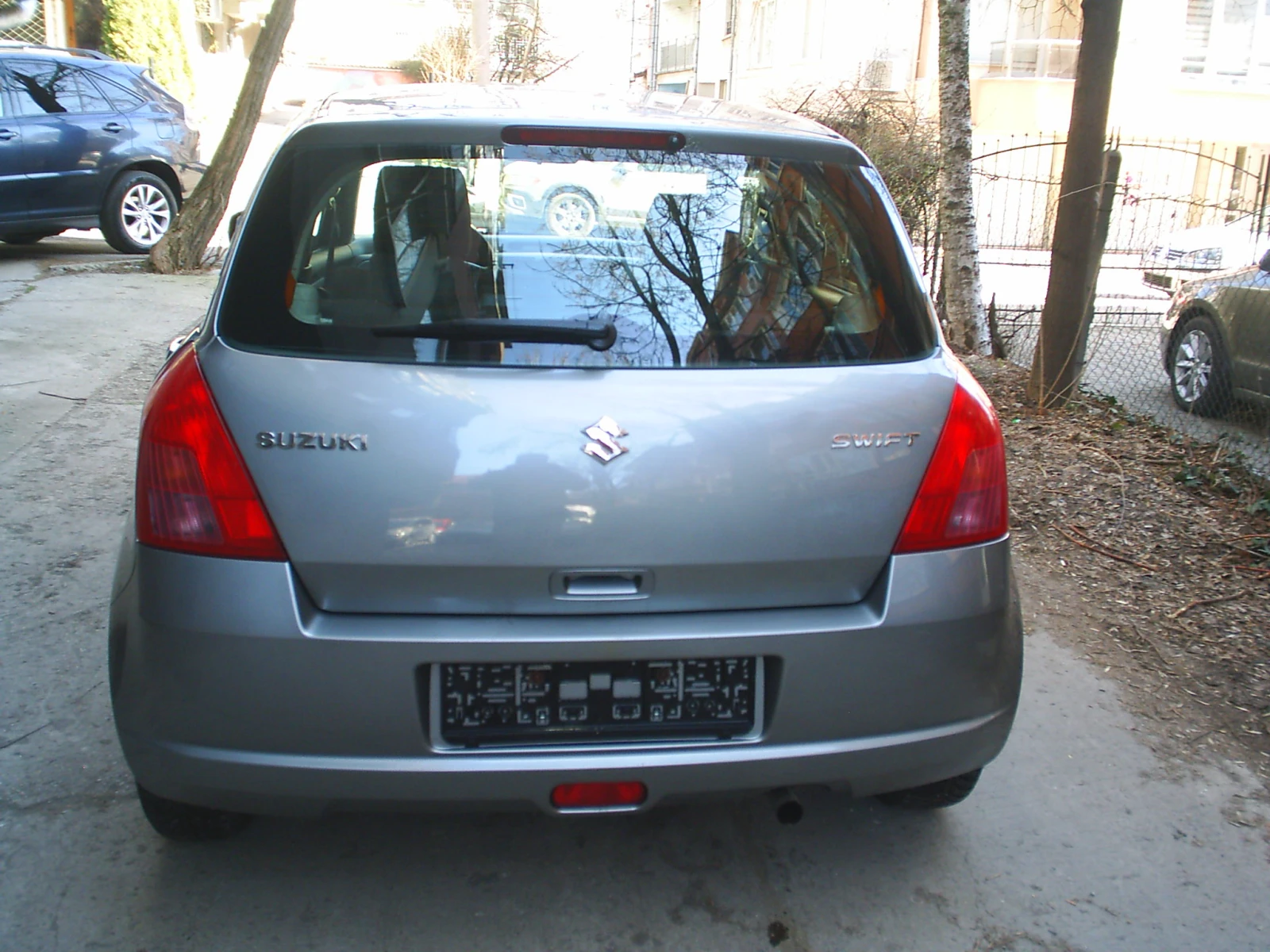 Suzuki Swift 1.3 16V 90k.c., снимка 4 - Автомобили и джипове - 53838132