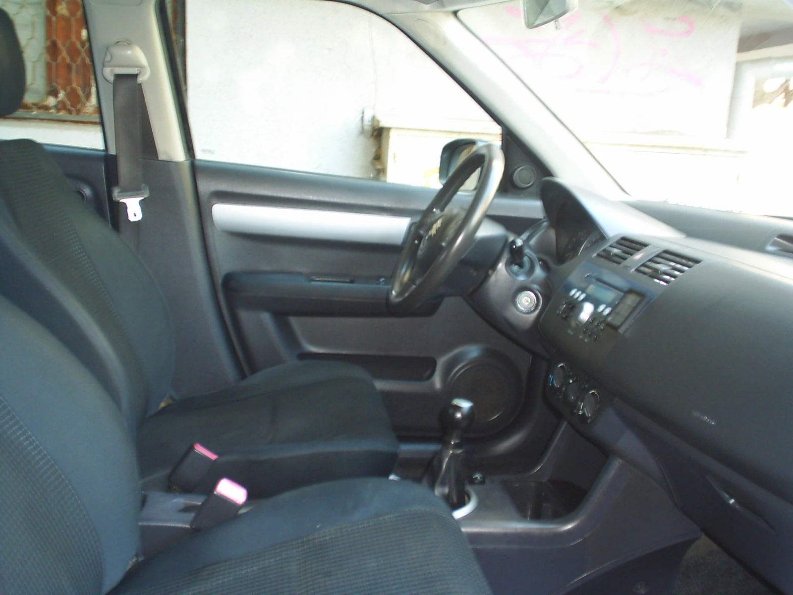 Suzuki Swift 1.3 16V 90k.c., снимка 10 - Автомобили и джипове - 53838132