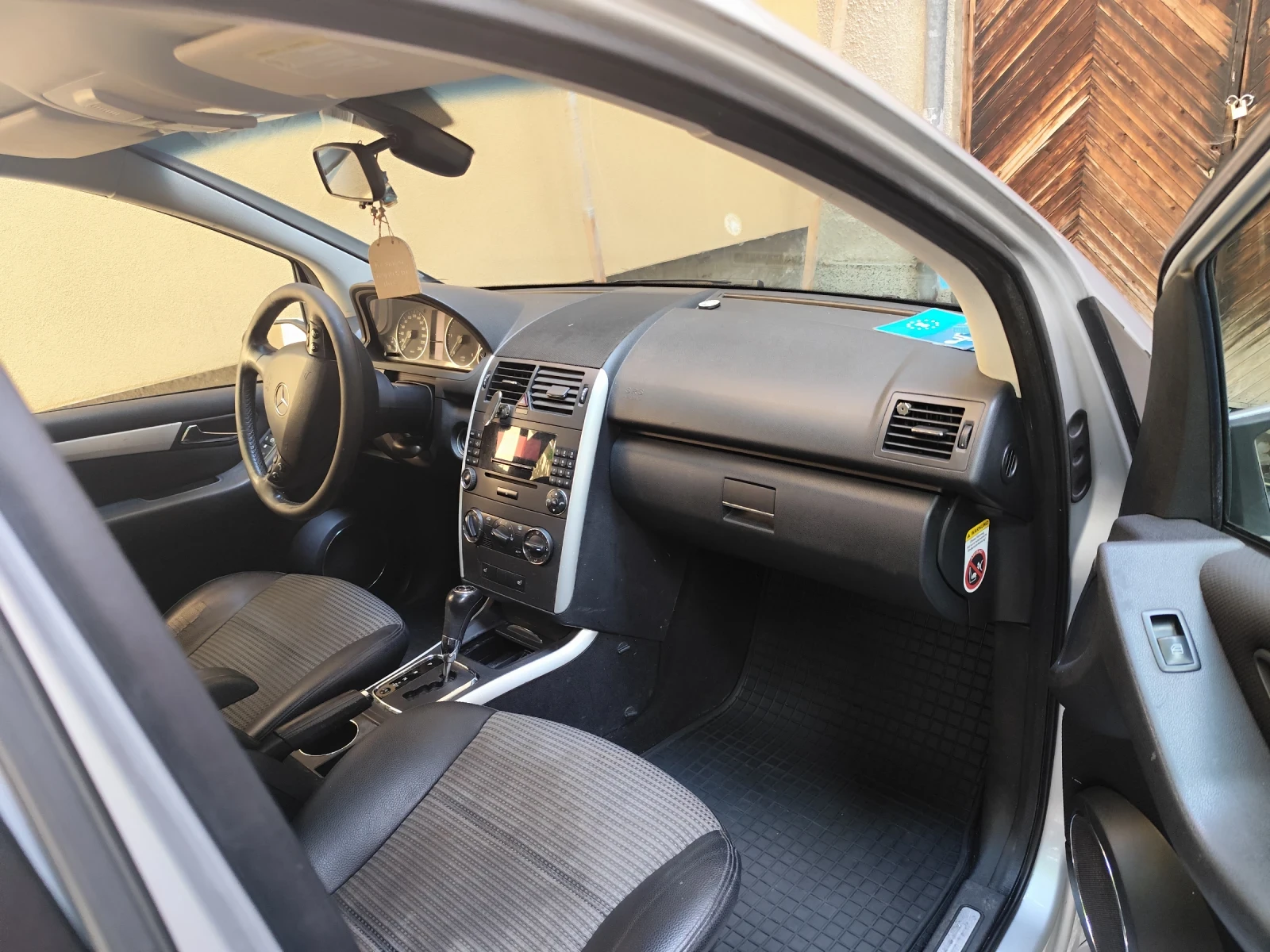 Mercedes-Benz A 180 M, снимка 15 - Автомобили и джипове - 54358918