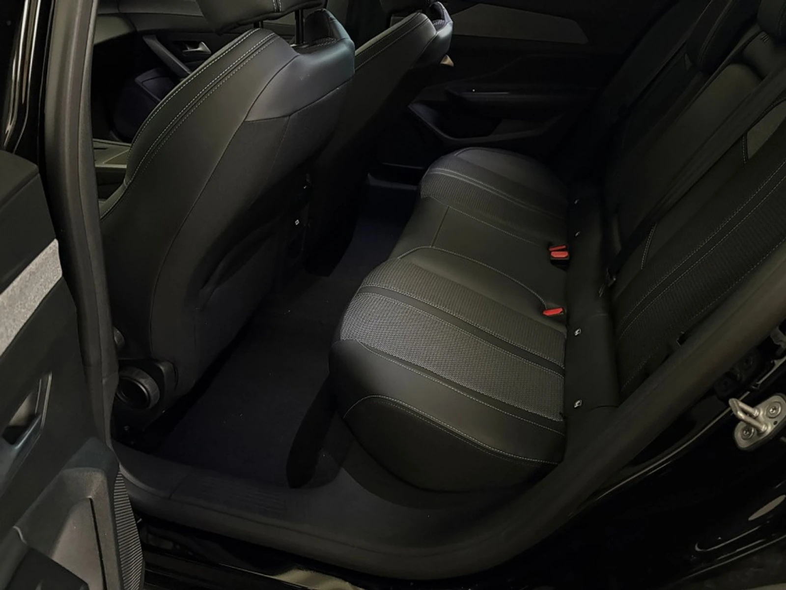 Peugeot 408 1.2 Allure, снимка 16 - Автомобили и джипове - 54427755