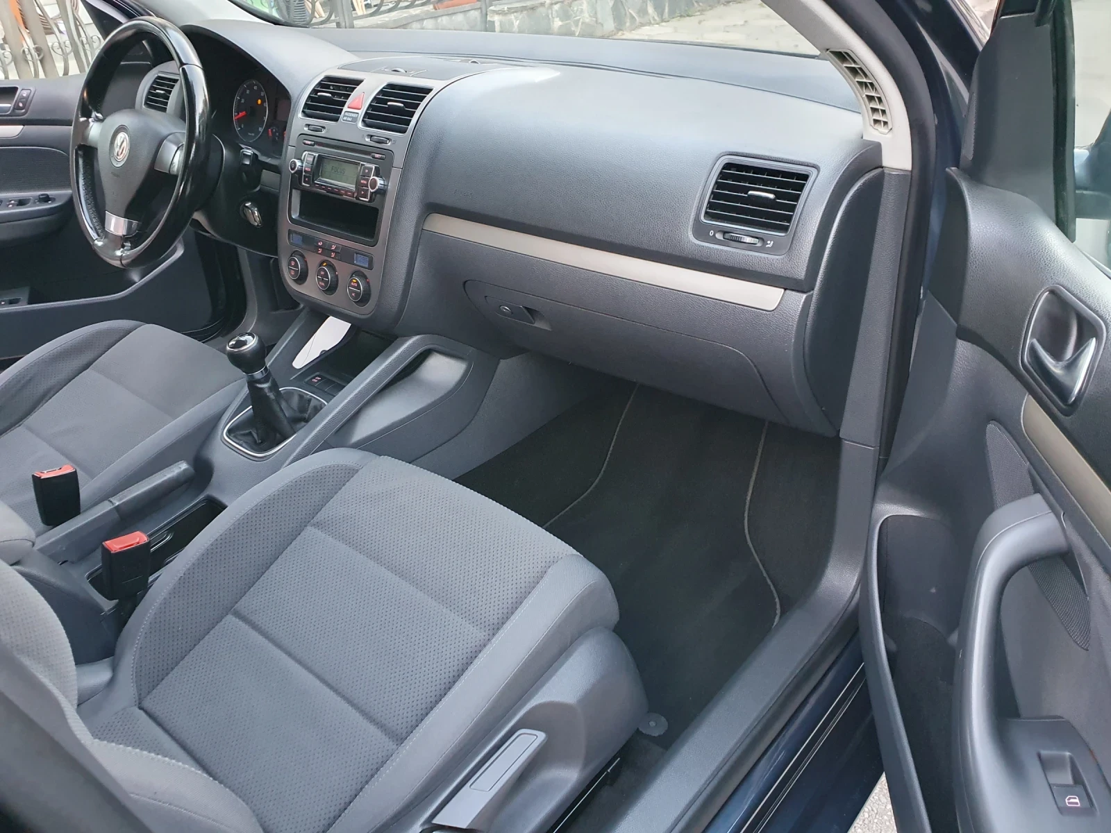 VW Golf 1.6i БЕНЗИН/ГАЗ, снимка 13 - Автомобили и джипове - 54793113