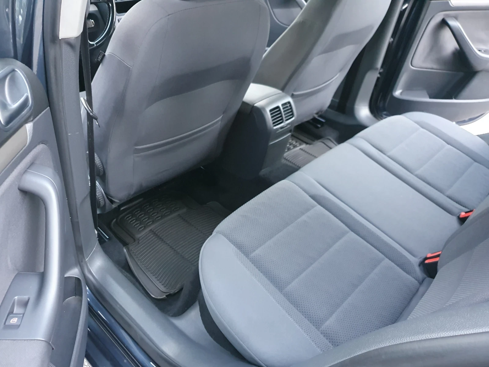 VW Golf 1.6i БЕНЗИН/ГАЗ, снимка 14 - Автомобили и джипове - 54793113