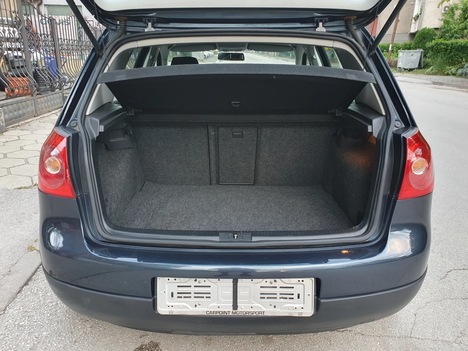 VW Golf 1.6i БЕНЗИН/ГАЗ, снимка 10 - Автомобили и джипове - 54793113