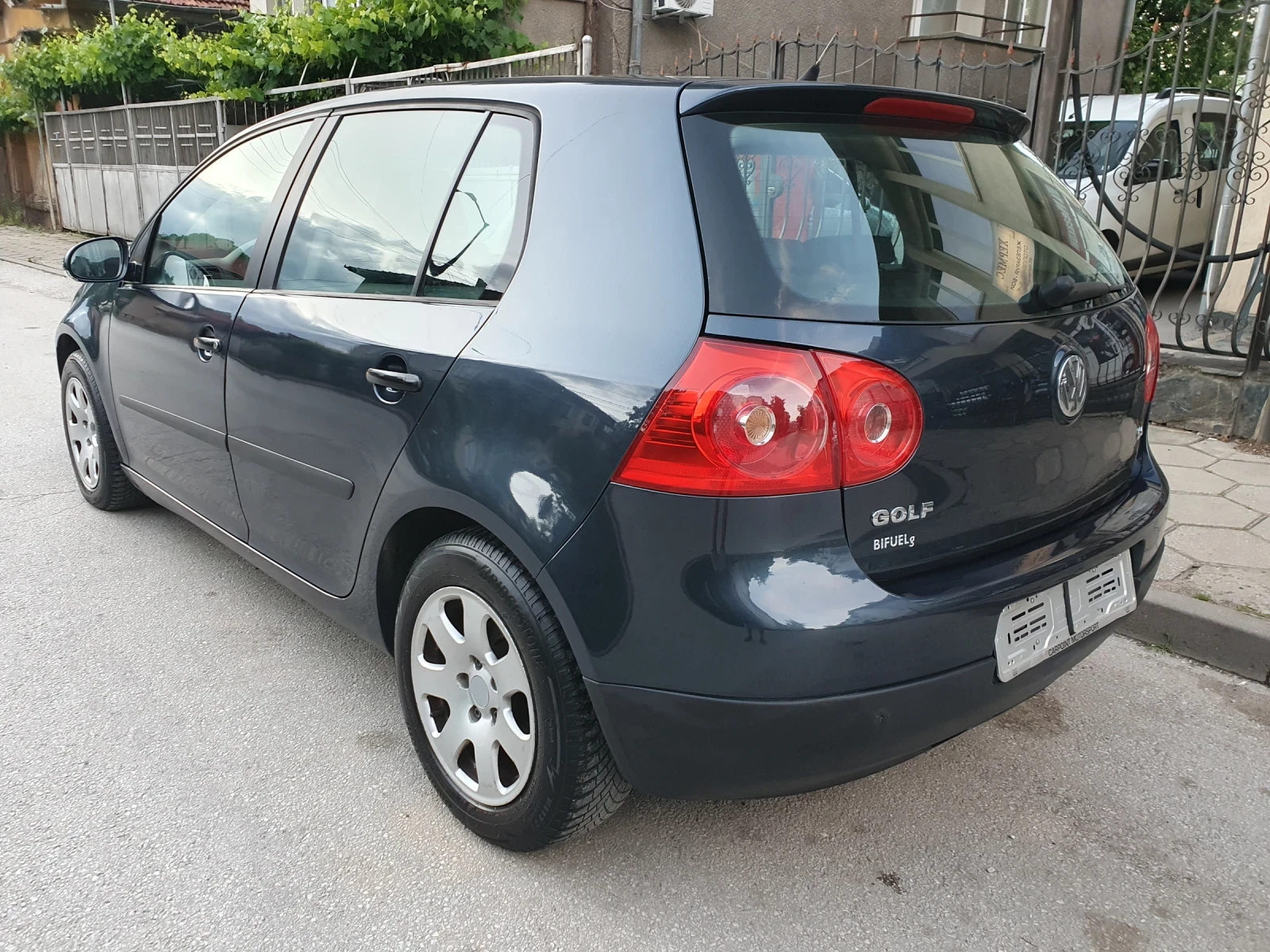 VW Golf 1.6i БЕНЗИН/ГАЗ, снимка 3 - Автомобили и джипове - 54793113
