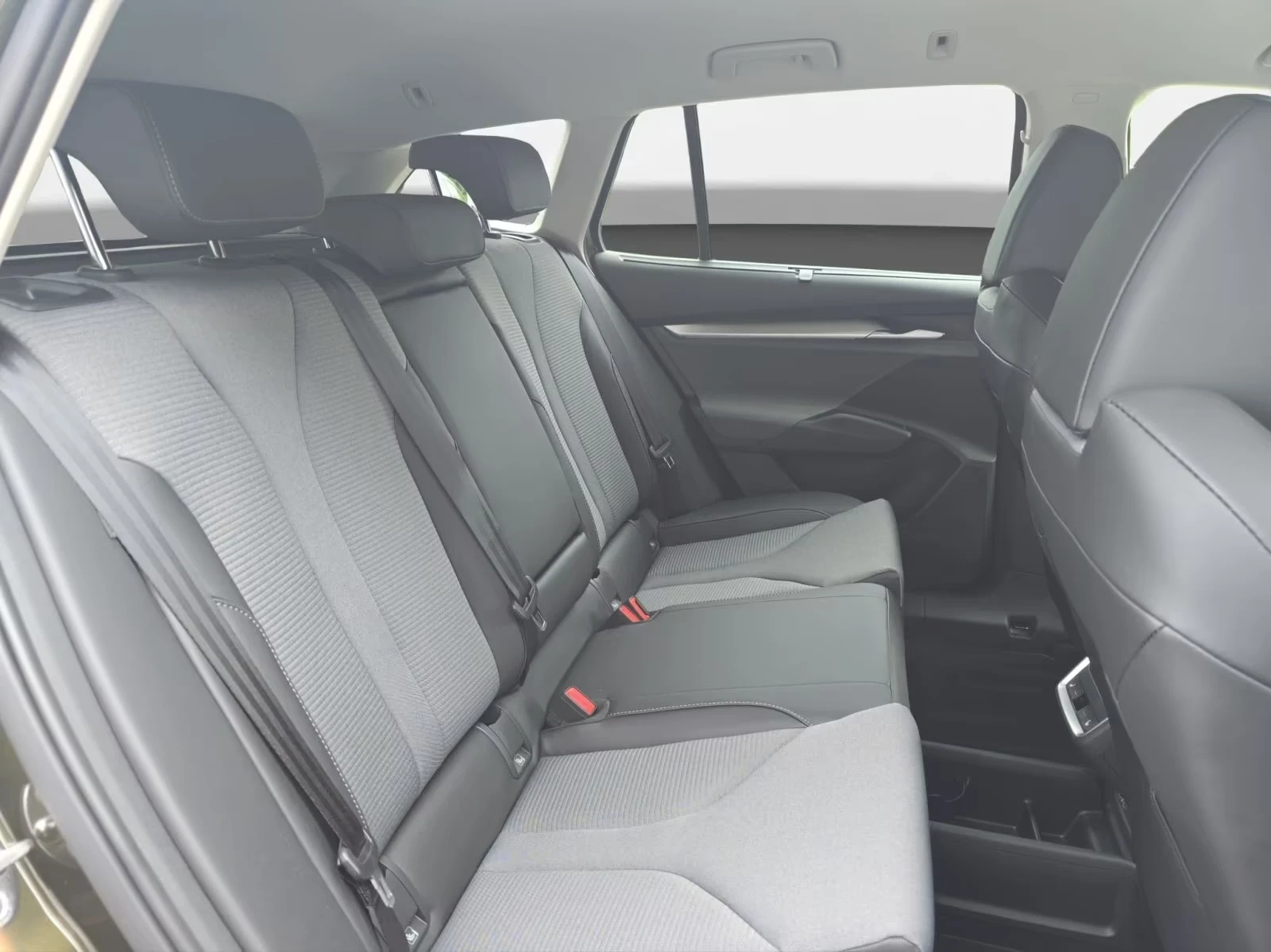 Skoda Enyaq 60 Lodge DISTR Matrix PANO Winter Package+ Keyless, снимка 13 - Автомобили и джипове - 54821388