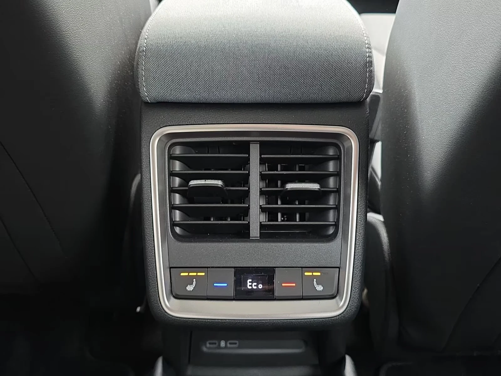 Skoda Enyaq 60 Lodge DISTR Matrix PANO Winter Package+ Keyless, снимка 14 - Автомобили и джипове - 54821388