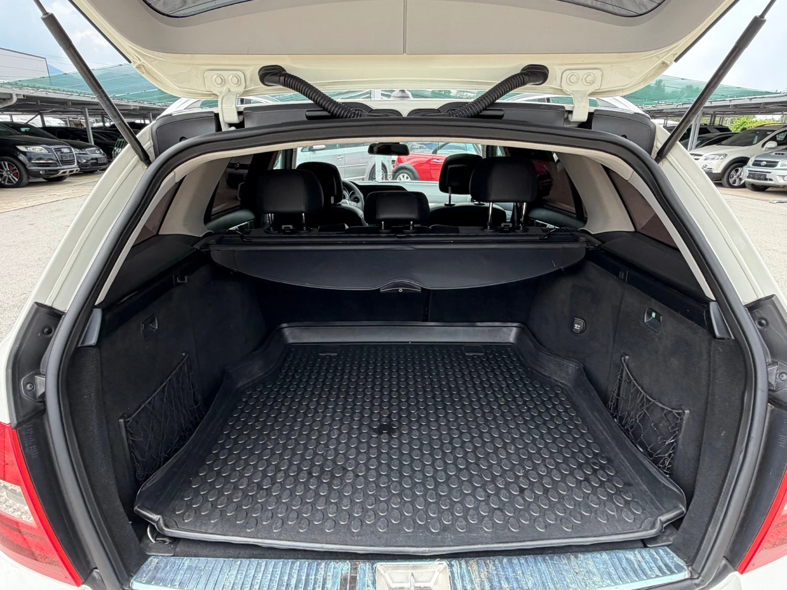 Mercedes-Benz C 220 CDI AVANTGARDE ИТАЛИЯ АВТОМАТ, снимка 11 - Автомобили и джипове - 55015955