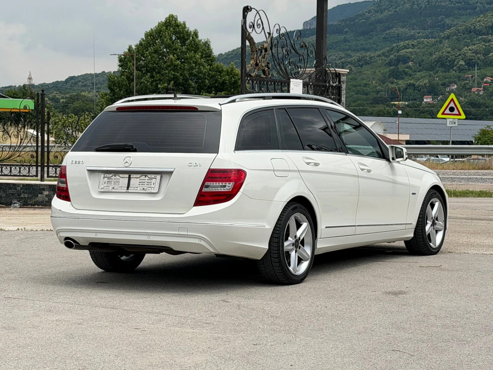Mercedes-Benz C 220 CDI AVANTGARDE ИТАЛИЯ АВТОМАТ, снимка 7 - Автомобили и джипове - 55015955