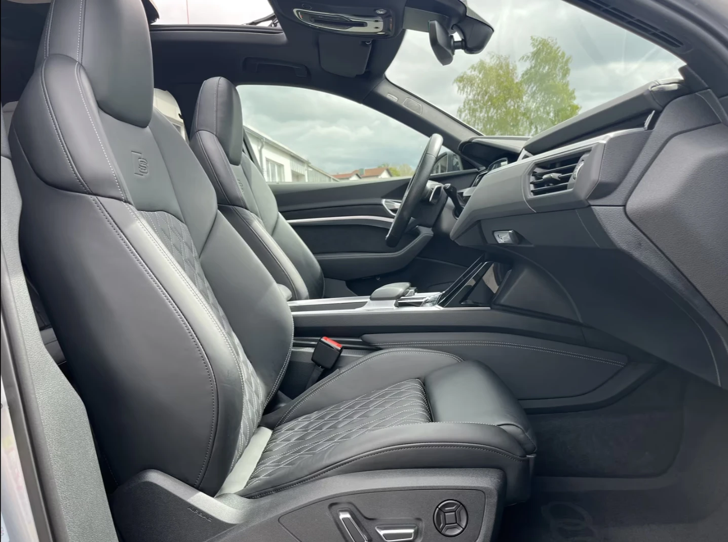 Audi E-Tron S* B&O* PANO* 360* MATRIX* HUD* , снимка 8 - Автомобили и джипове - 55298761