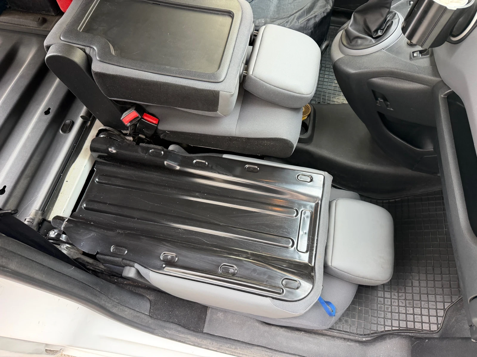 Citroen Berlingo 1.6 HDI  ! отличен !, снимка 15 - Автомобили и джипове - 55416307