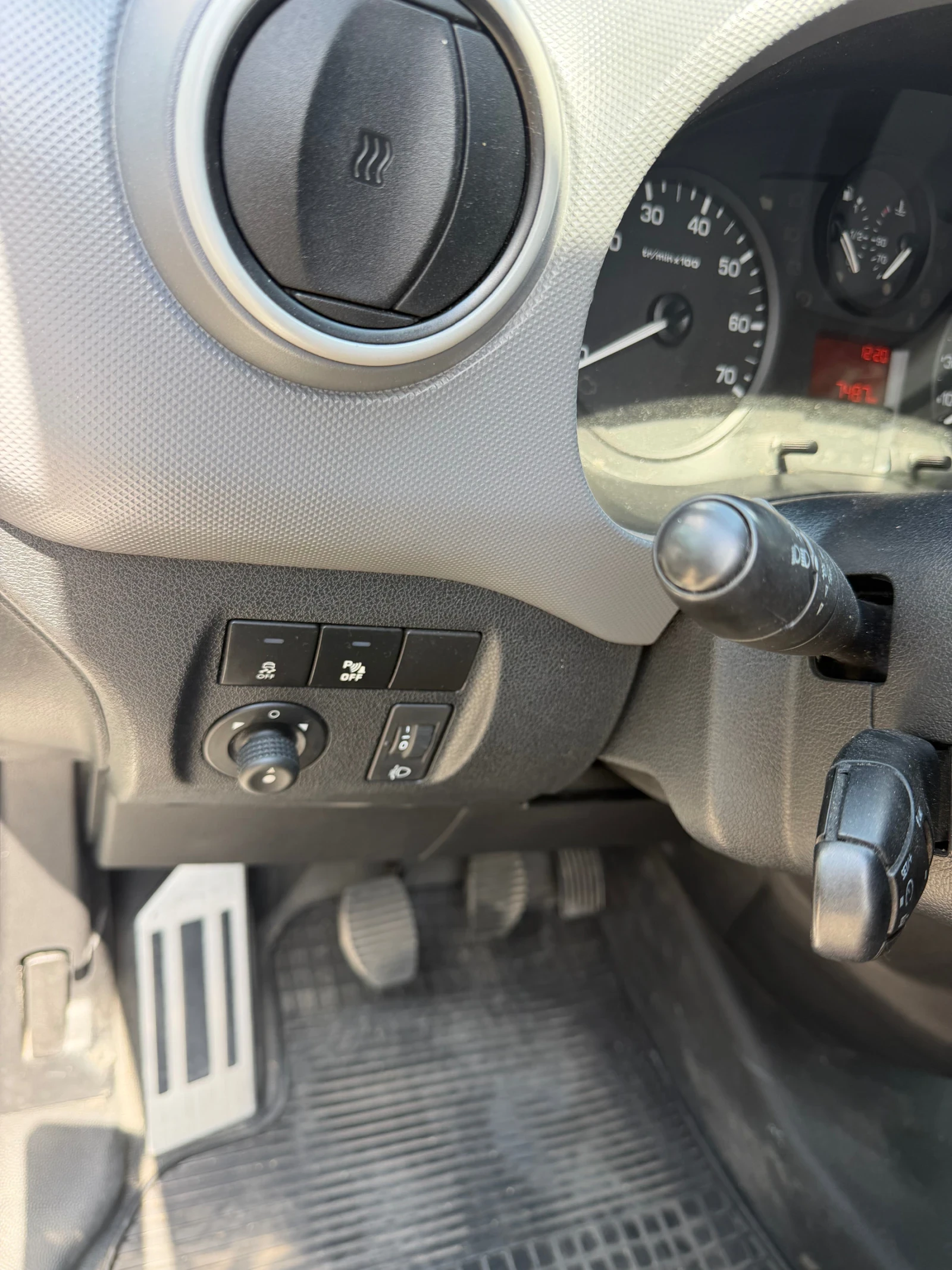 Citroen Berlingo 1.6 HDI  ! отличен !, снимка 7 - Автомобили и джипове - 55416307