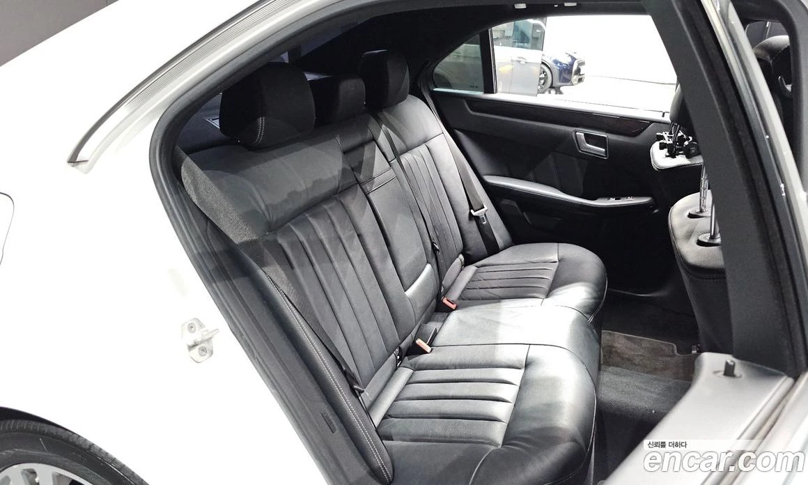 Mercedes-Benz E 220 E220 CDI Avantgarde, снимка 11 - Автомобили и джипове - 55685037