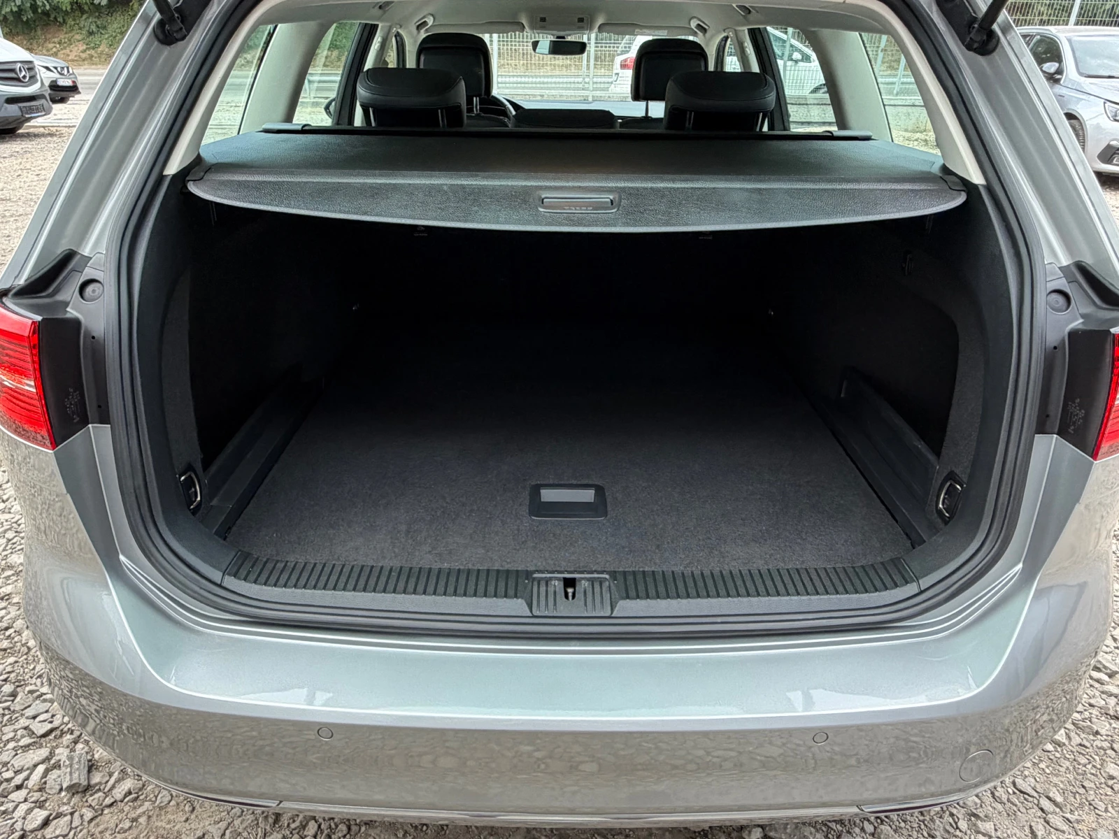 VW Passat 2.0TDI* DIGITAL* LED* NAVI* AVTOMAT* 183866KM, снимка 10 - Автомобили и джипове - 55791033