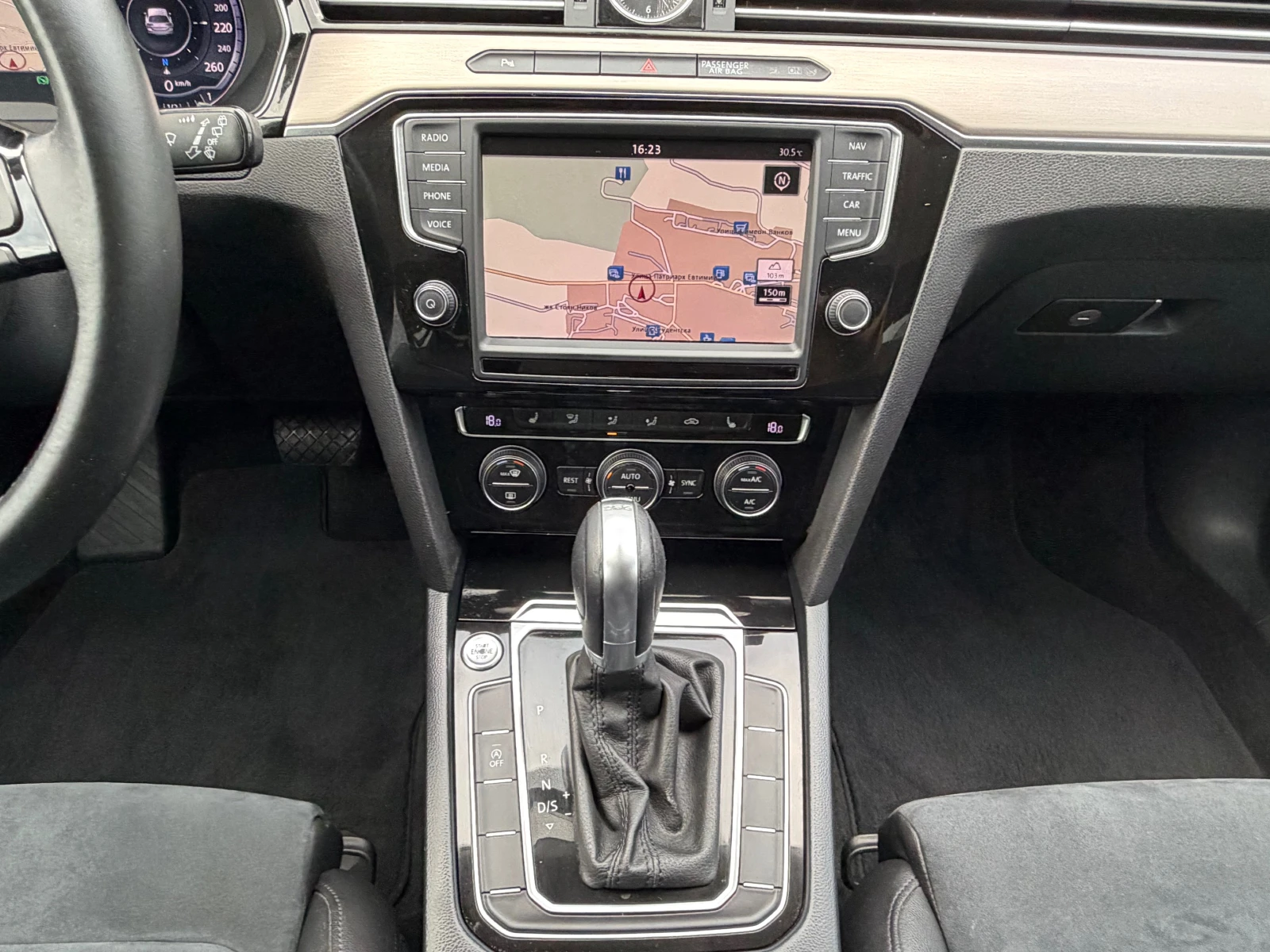 VW Passat 2.0TDI* DIGITAL* LED* NAVI* AVTOMAT* 183866KM, снимка 13 - Автомобили и джипове - 55791033