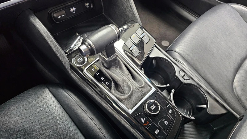 Kia Sportage 2.0 2WD PRESTIGE, снимка 8 - Автомобили и джипове - 52469510