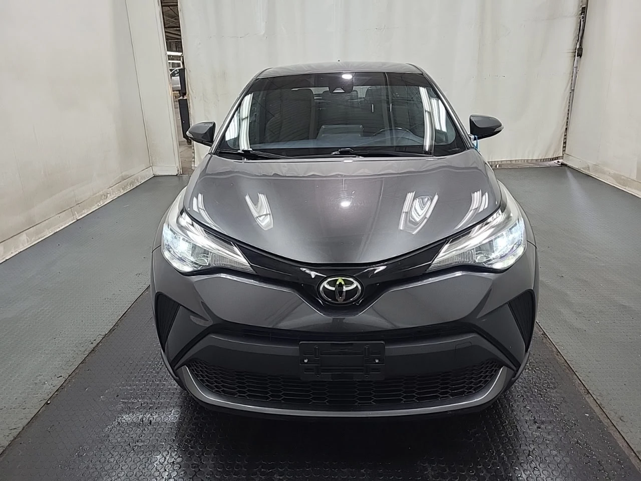 Toyota C-HR * АВТО КРЕДИТ* ЦЕНА ДО БГ * Сервизна история *  - изображение 3