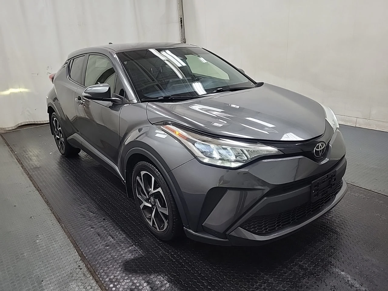 Toyota C-HR * АВТО КРЕДИТ* ЦЕНА ДО БГ * Сервизна история *  - изображение 2