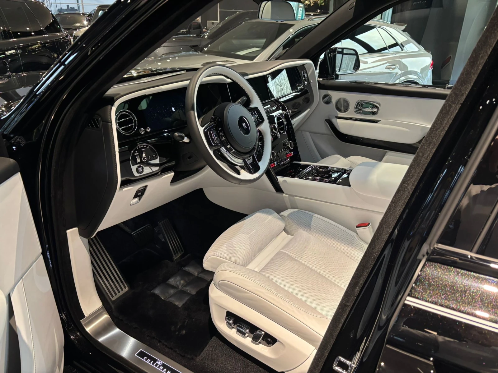 Rolls-Royce Cullinan Black Badge Series II  - изображение 5