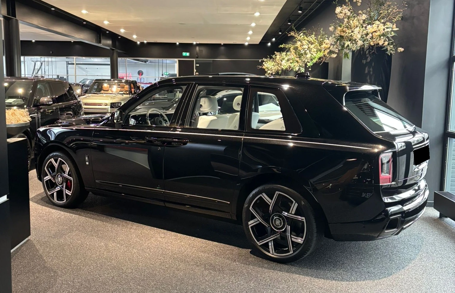 Rolls-Royce Cullinan Black Badge Series II  - изображение 3