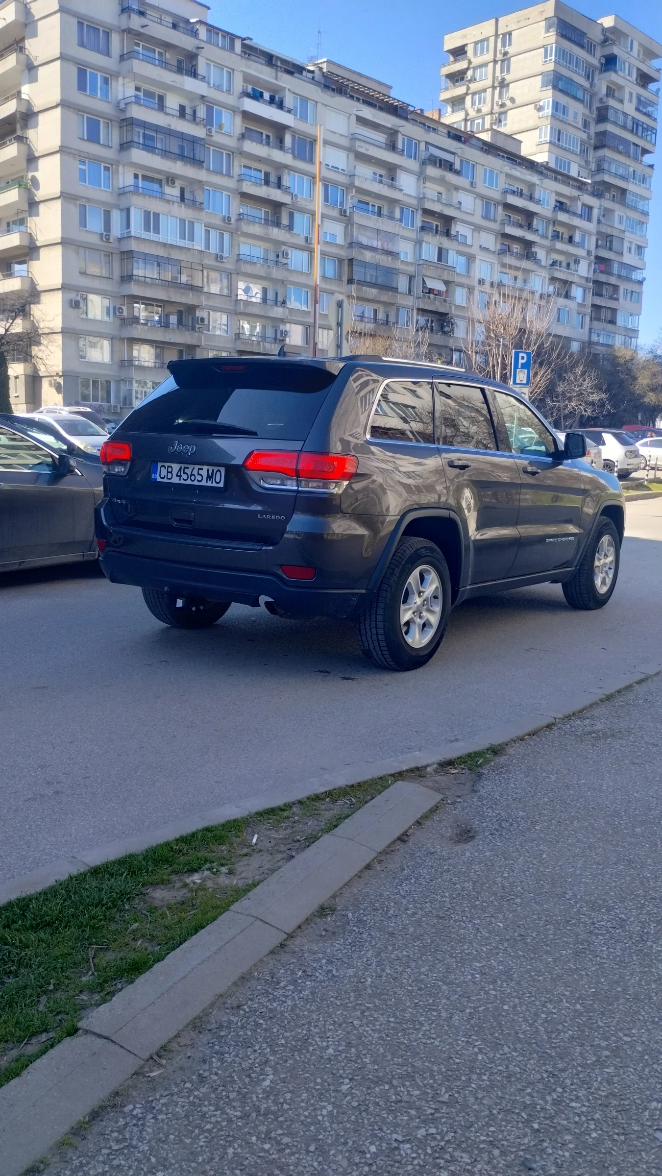 Jeep Grand cherokee Laredo, снимка 3 - Автомобили и джипове - 53827845
