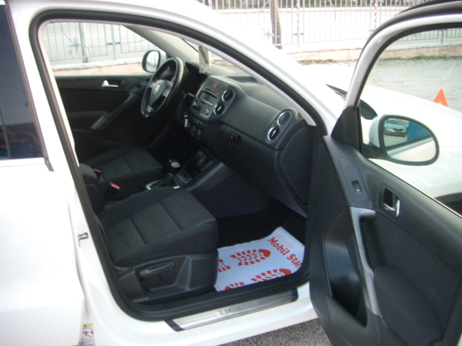 VW Tiguan 2.0TDI 4X4 AVTOMAT, снимка 15 - Автомобили и джипове - 53914352