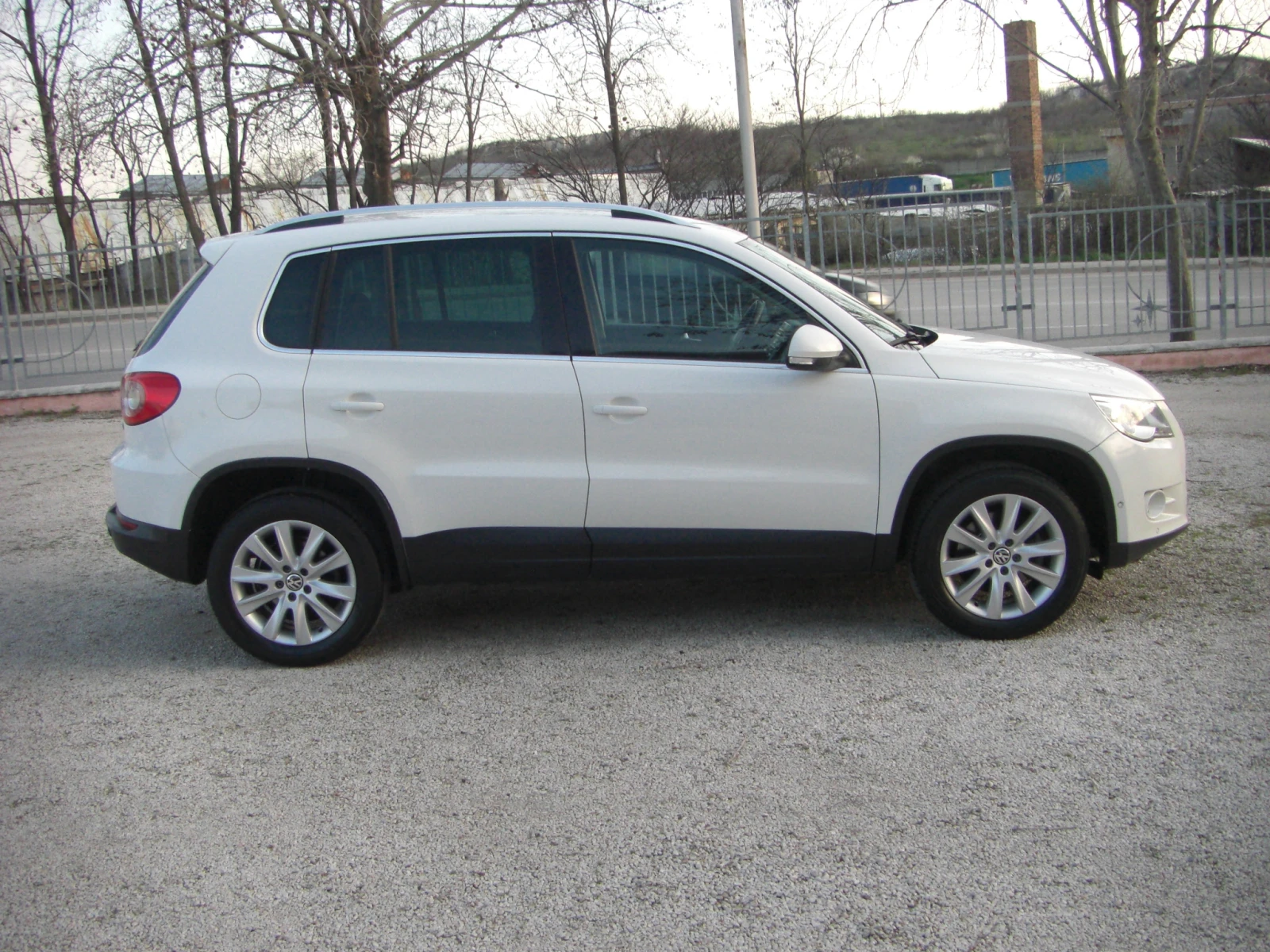 VW Tiguan 2.0TDI 4X4 AVTOMAT, снимка 6 - Автомобили и джипове - 53914352