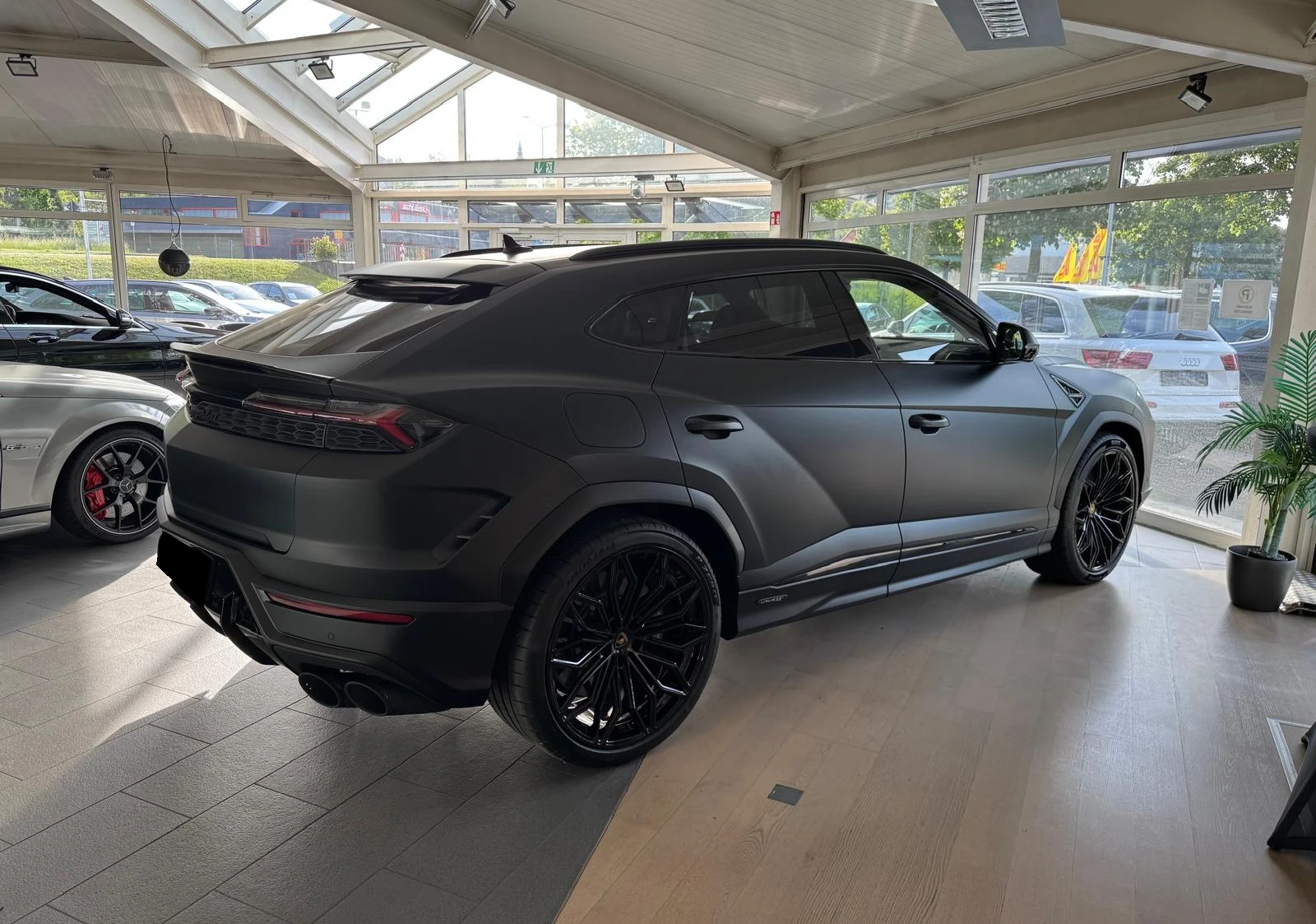 Lamborghini Urus SE 4.0 V8 Plug-in Hybrid 4WD, снимка 2 - Автомобили и джипове - 54637670