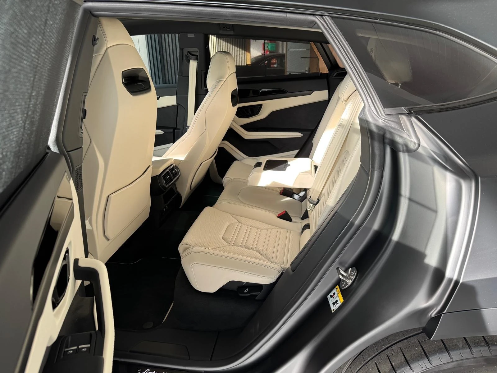 Lamborghini Urus SE 4.0 V8 Plug-in Hybrid 4WD, снимка 5 - Автомобили и джипове - 54637670