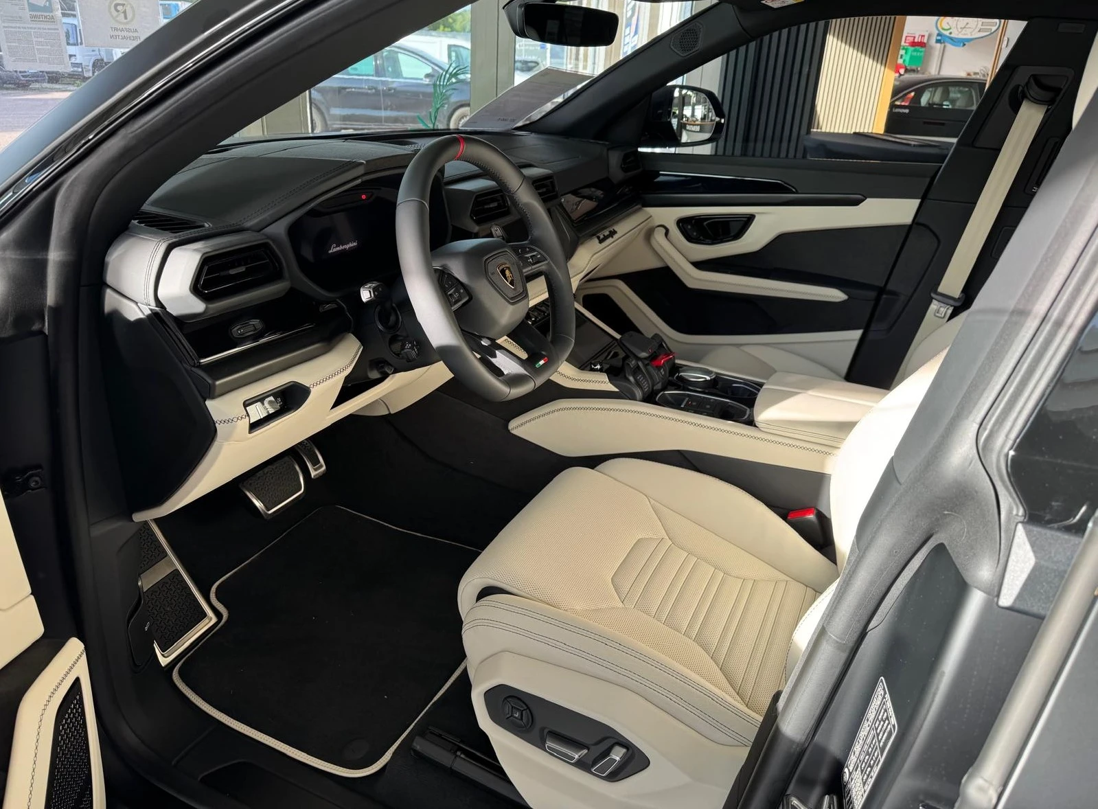 Lamborghini Urus SE 4.0 V8 Plug-in Hybrid 4WD, снимка 4 - Автомобили и джипове - 54637670