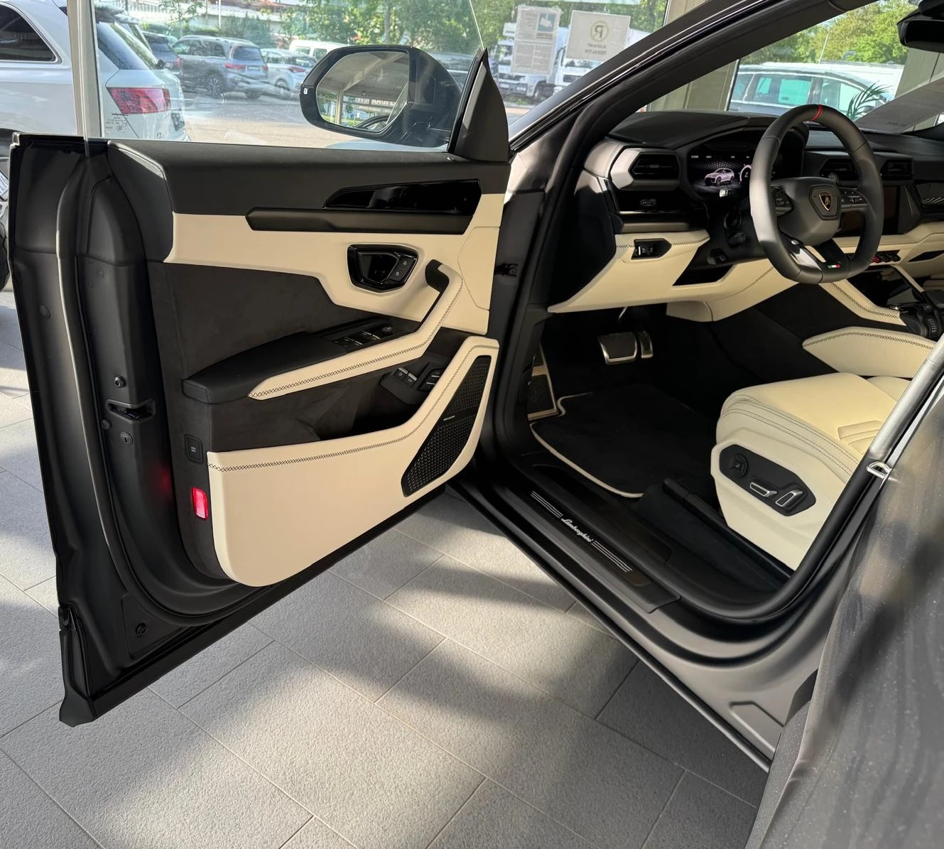 Lamborghini Urus SE 4.0 V8 Plug-in Hybrid 4WD, снимка 6 - Автомобили и джипове - 54637670