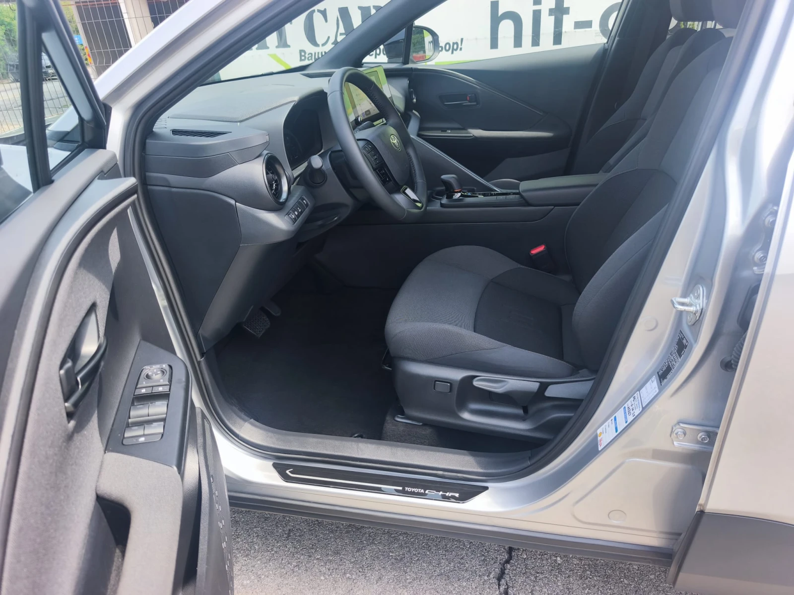 Toyota C-HR 2.0 PLUG-IN Hybrid 223hp CLUB, снимка 8 - Автомобили и джипове - 54789396